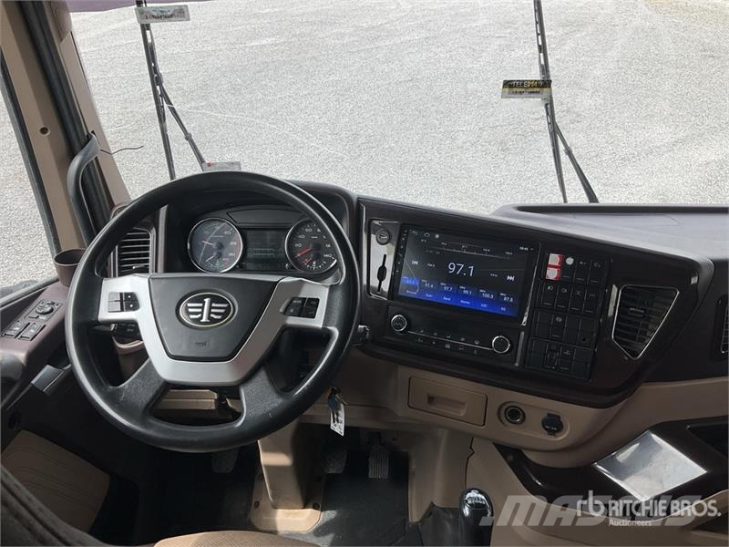 ELAM 550D 6x4 Tractocamion con Dormitorio / T/A Ca Vetopöytäautot