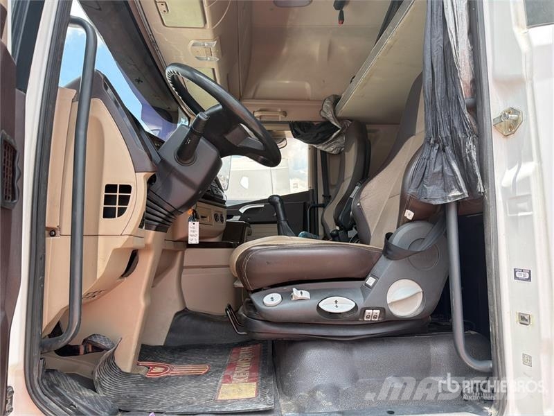 ELAM 550D 6x4 Tractocamion con Dormitorio / T/A Ca Vetopöytäautot