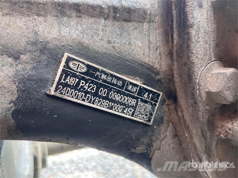 ELAM 550D 6x4 Tractocamion con Dormitorio / T/A Ca Vetopöytäautot