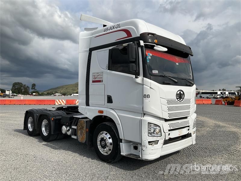 ELAM 550D 6x4 Tractocamion con Dormitorio / T/A Ca Vetopöytäautot
