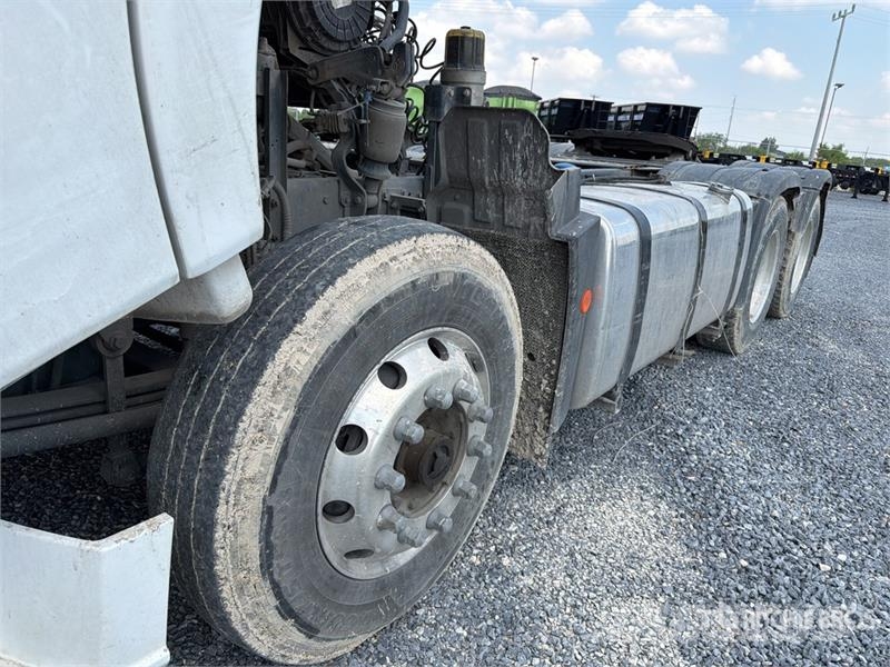 ELAM 550D 6x4 Tractocamion con Dormitorio / T/A Ca Vetopöytäautot