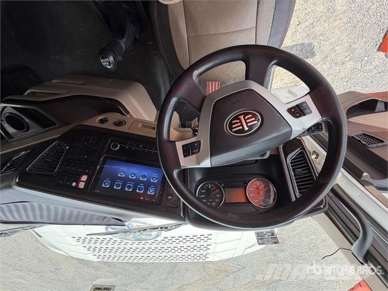 ELAM 550D 6x4 Tractocamion con Dormitorio / T/A Ca Vetopöytäautot