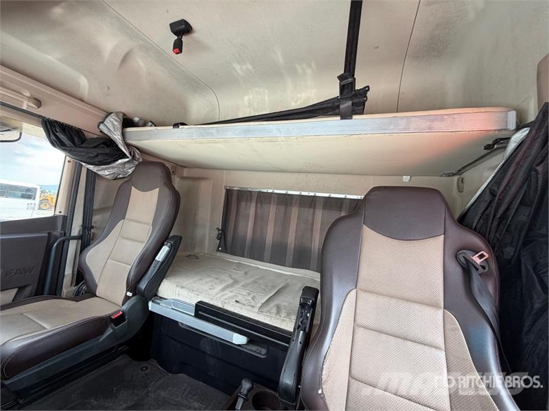 ELAM 550D 6x4 Tractocamion con Dormitorio / T/A Ca Vetopöytäautot