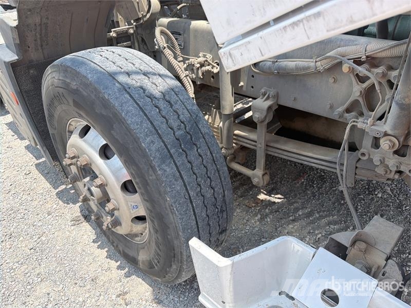ELAM 550D 6x4 Tractocamion con Dormitorio / T/A Ca Vetopöytäautot