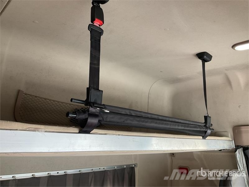 ELAM 550D 6x4 Tractocamion con Dormitorio / T/A Ca Vetopöytäautot