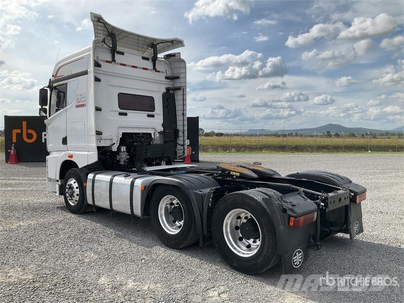 ELAM 550D 6x4 Tractocamion con Dormitorio / T/A Ca Vetopöytäautot