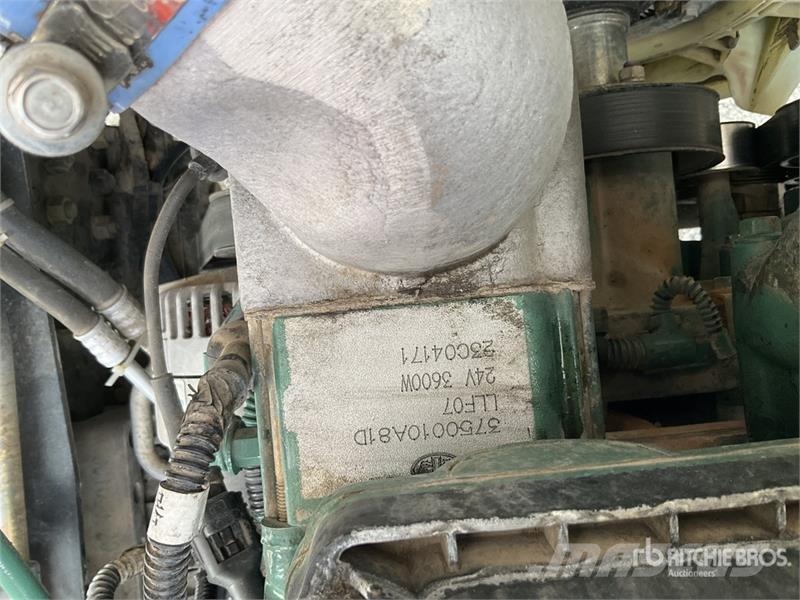 ELAM 550D 6x4 Tractocamion con Dormitorio / T/A Ca Vetopöytäautot