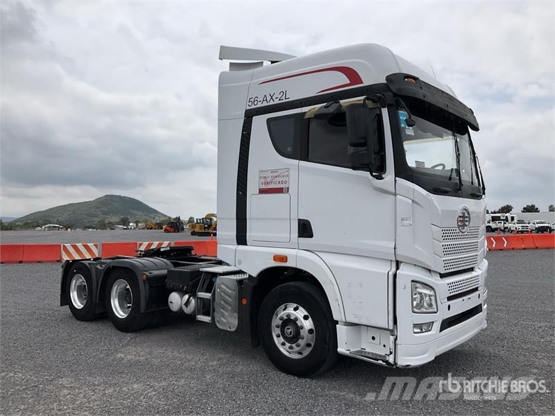 ELAM 550D 6x4 Tractocamion con Dormitorio / T/A Ca Vetopöytäautot