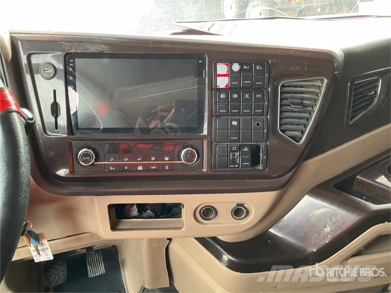 ELAM 550D 6x4 Tractocamion con Dormitorio / T/A Ca Vetopöytäautot