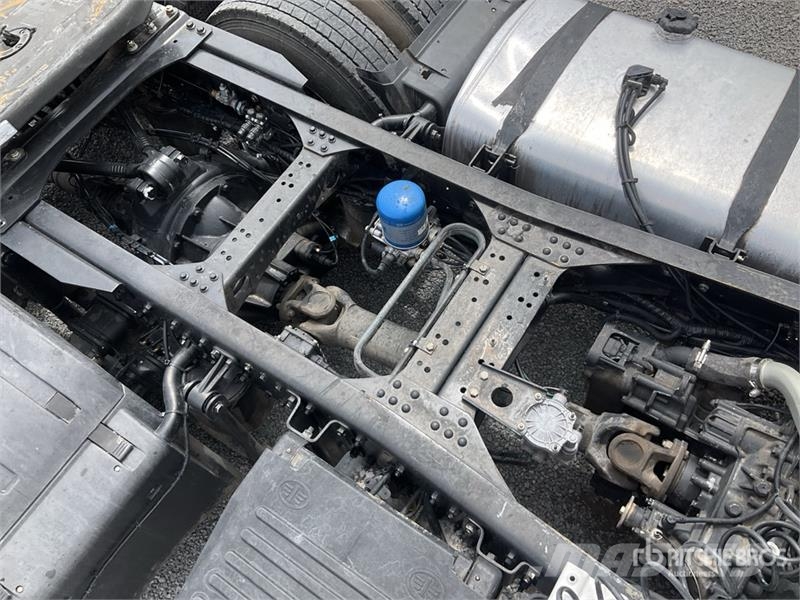 ELAM 550D 6x4 Tractocamion con Dormitorio / T/A Ca Vetopöytäautot