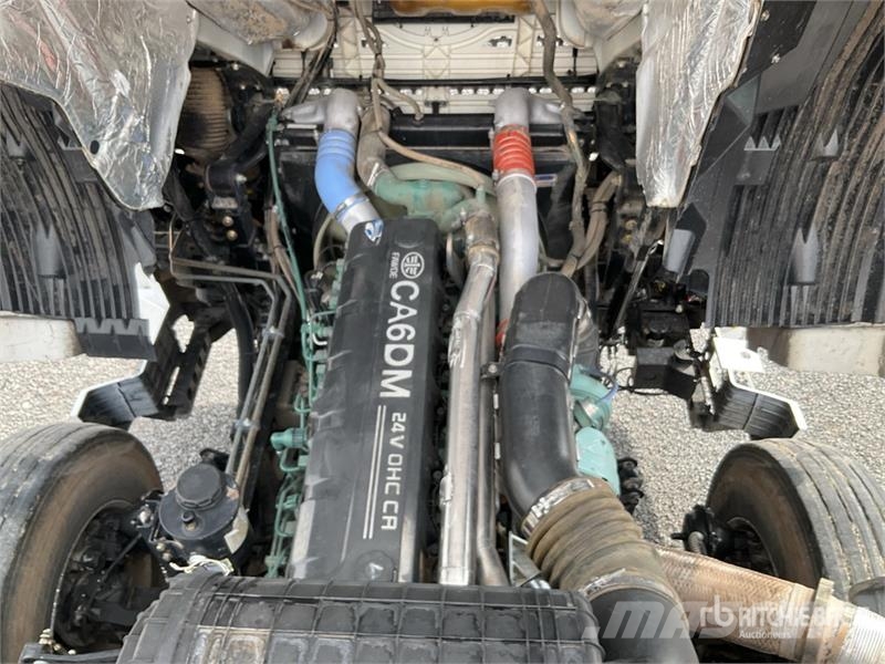 ELAM 550D 6x4 Tractocamion con Dormitorio / T/A Ca Vetopöytäautot