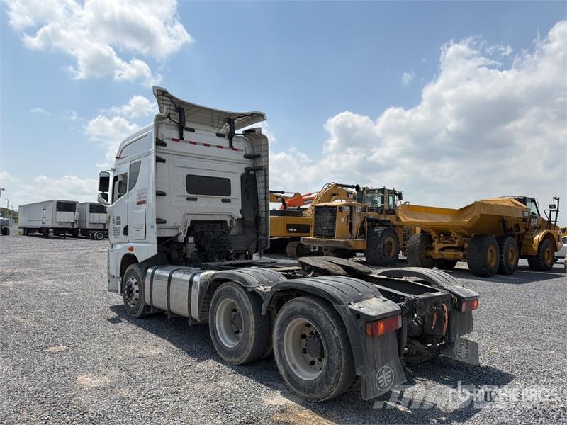 ELAM 550D 6x4 Tractocamion con Dormitorio / T/A Ca Vetopöytäautot