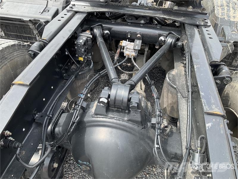 ELAM 550D 6x4 Tractocamion con Dormitorio / T/A Ca Vetopöytäautot