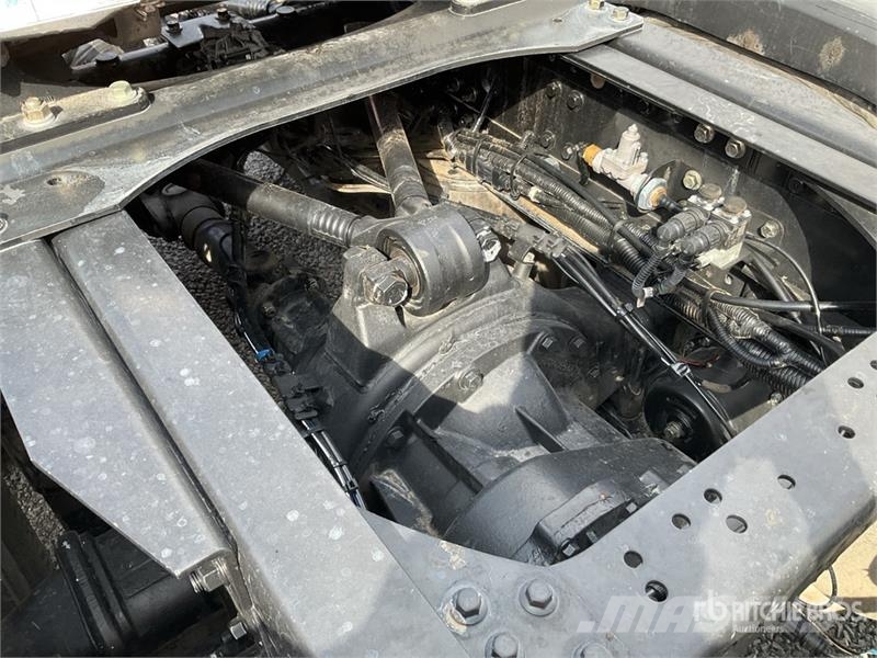 ELAM 550D 6x4 Tractocamion con Dormitorio / T/A Ca Vetopöytäautot