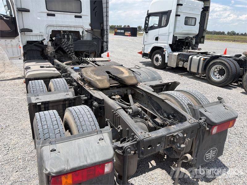 ELAM 550D 6x4 Tractocamion con Dormitorio / T/A Ca Vetopöytäautot