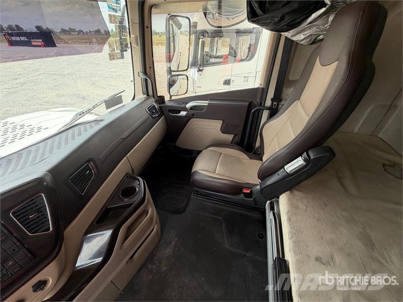 ELAM 550D 6x4 Tractocamion con Dormitorio / T/A Ca Vetopöytäautot