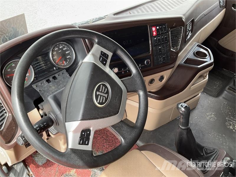 ELAM 550D 6x4 Tractocamion con Dormitorio / T/A Ca Vetopöytäautot