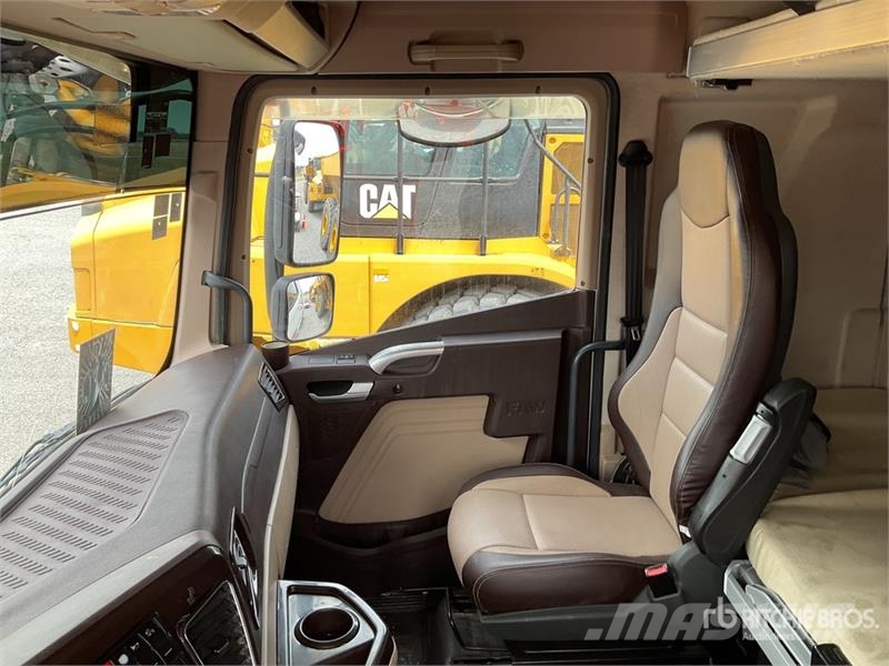 ELAM 550D 6x4 Tractocamion con Dormitorio / T/A Ca Vetopöytäautot