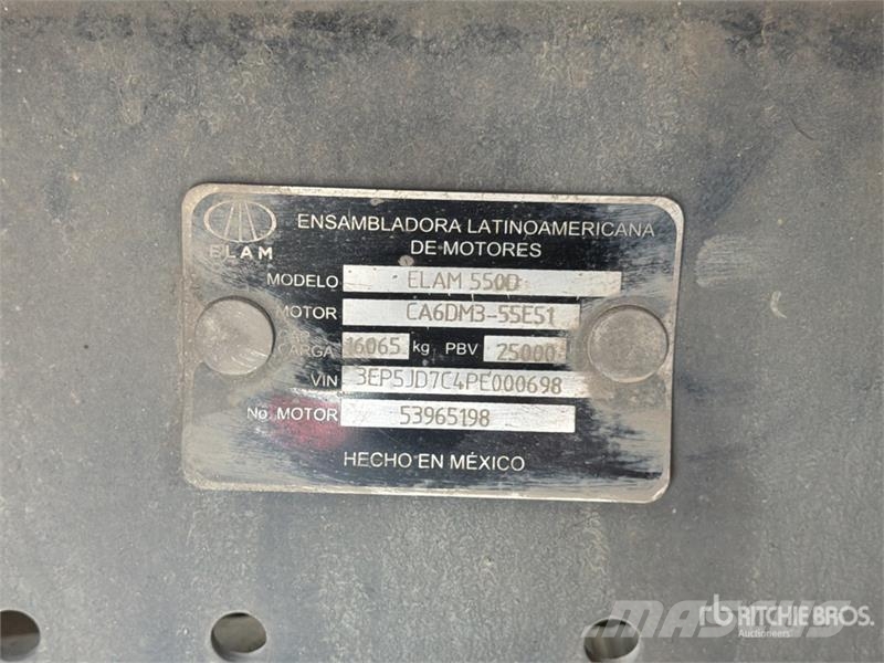 ELAM 550D 6x4 Tractocamion con Dormitorio / T/A Ca Vetopöytäautot