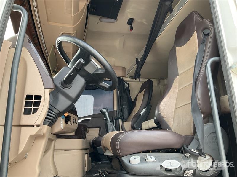 ELAM 550D 6x4 Tractocamion con Dormitorio / T/A Ca Vetopöytäautot