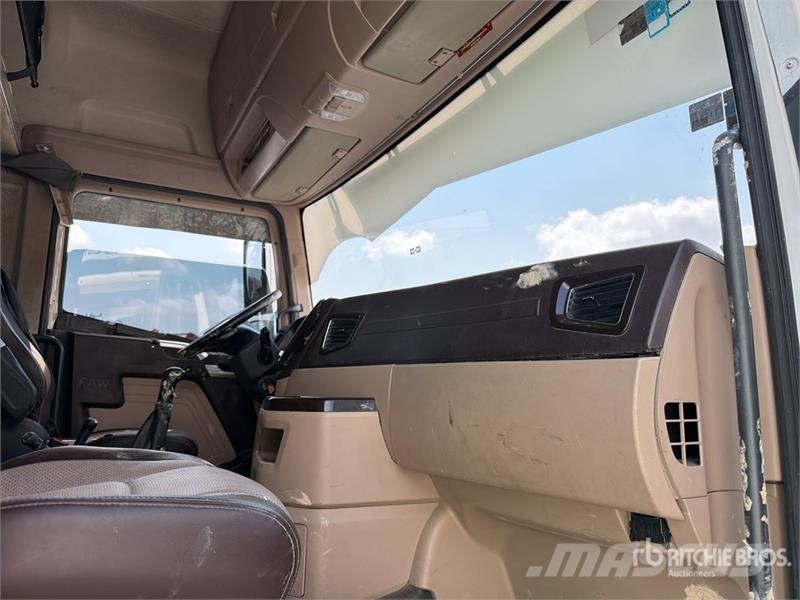 ELAM 550D 6x4 Tractocamion con Dormitorio / T/A Ca Vetopöytäautot