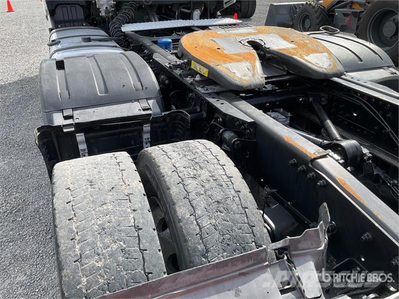 ELAM 550D 6x4 Tractocamion con Dormitorio / T/A Ca Vetopöytäautot
