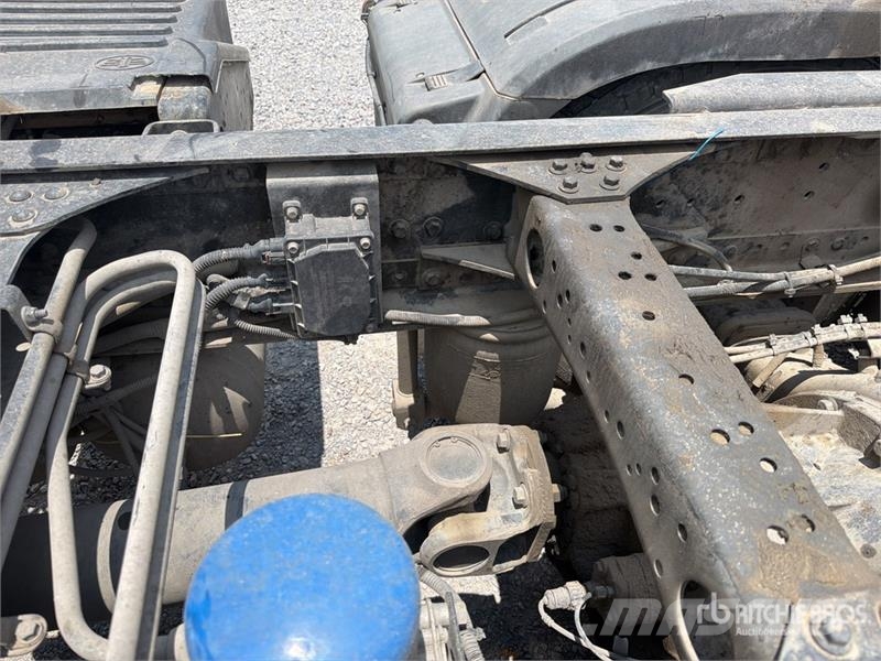 ELAM 550D 6x4 Tractocamion con Dormitorio / T/A Ca Vetopöytäautot