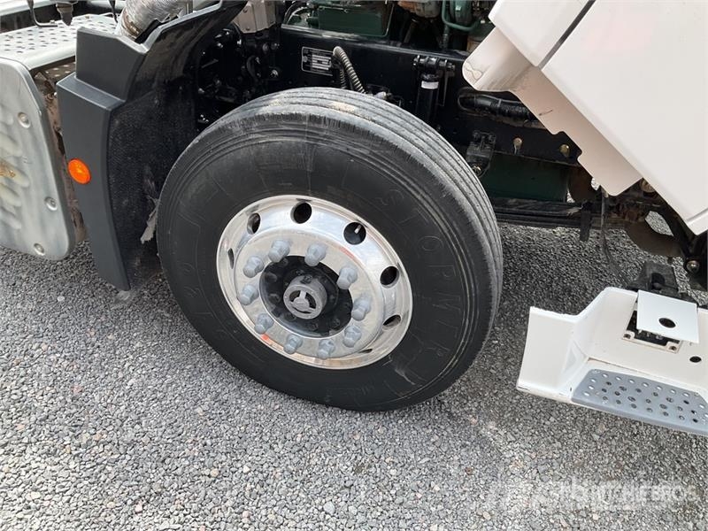 ELAM 550D 6x4 Tractocamion con Dormitorio / T/A Ca Vetopöytäautot