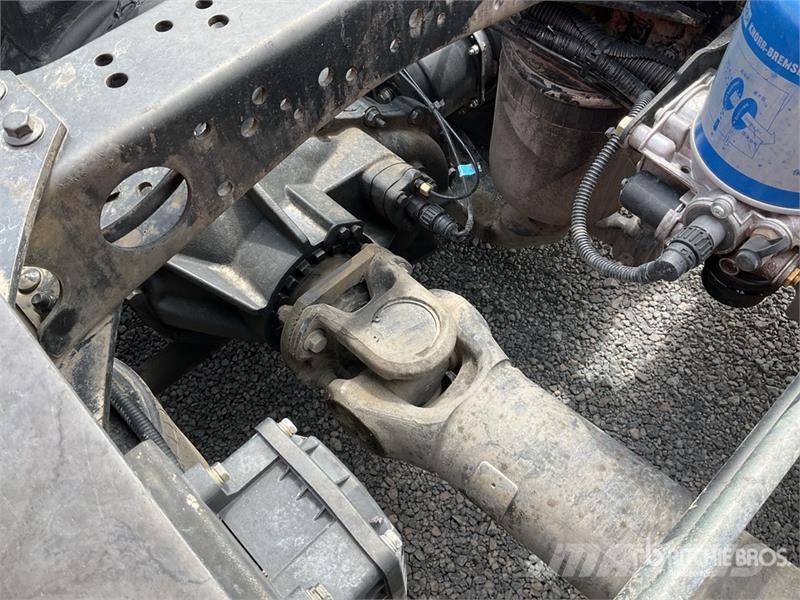 ELAM 550D 6x4 Tractocamion con Dormitorio / T/A Ca Vetopöytäautot