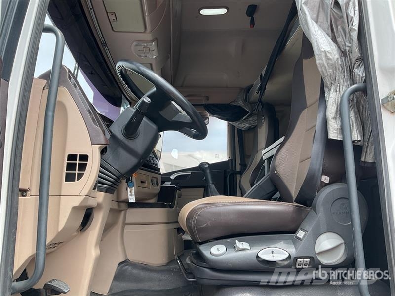 ELAM 550D 6x4 Tractocamion con Dormitorio / T/A Ca Vetopöytäautot