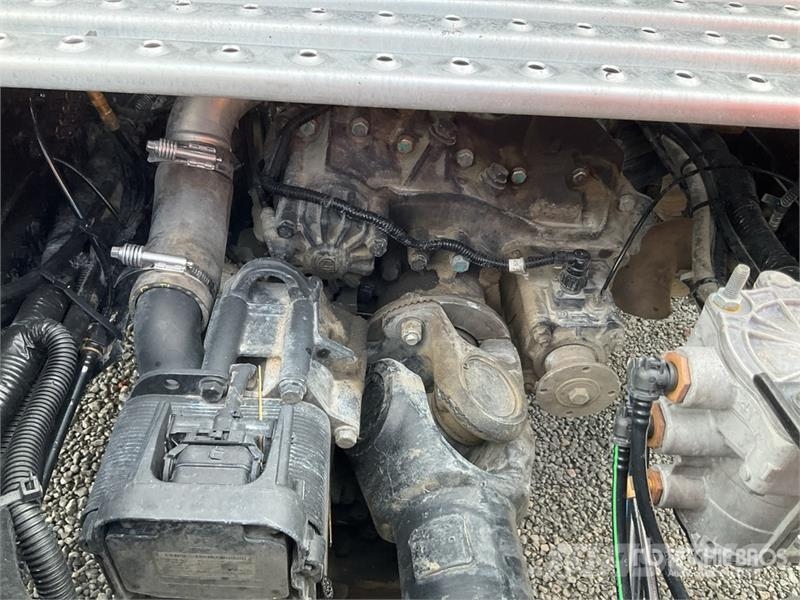 ELAM 550D 6x4 Tractocamion con Dormitorio / T/A Ca Vetopöytäautot