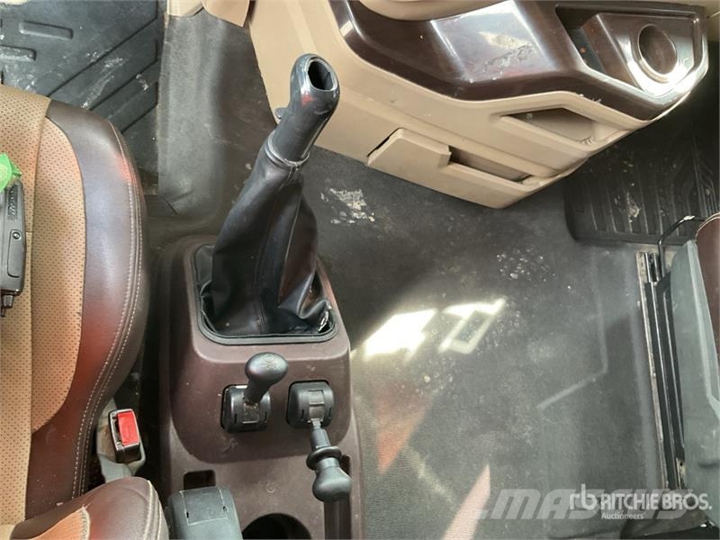 ELAM 550D 6x4 Tractocamion con Dormitorio / T/A Ca Vetopöytäautot