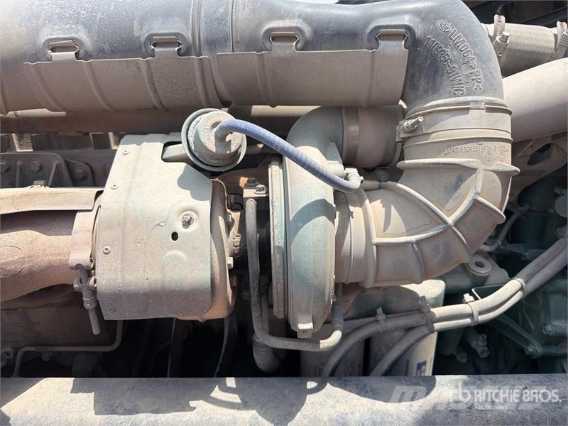 ELAM 550D 6x4 Tractocamion con Dormitorio / T/A Ca Vetopöytäautot