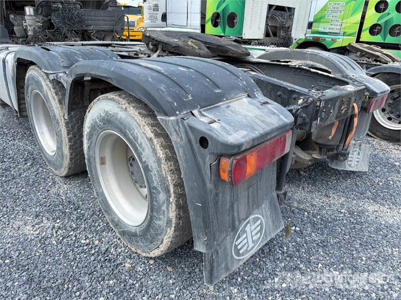 ELAM 550D 6x4 Tractocamion con Dormitorio / T/A Ca Vetopöytäautot