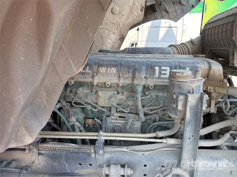 ELAM 550D 6x4 Tractocamion con Dormitorio / T/A Ca Vetopöytäautot