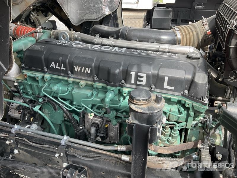 ELAM 550D 6x4 Tractocamion con Dormitorio / T/A Ca Vetopöytäautot