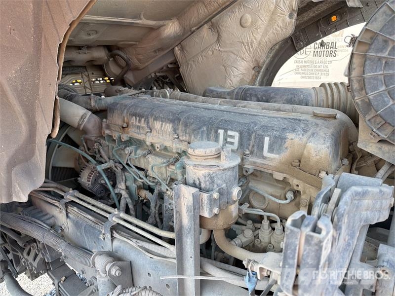 ELAM 550D 6x4 Tractocamion con Dormitorio / T/A Ca Vetopöytäautot