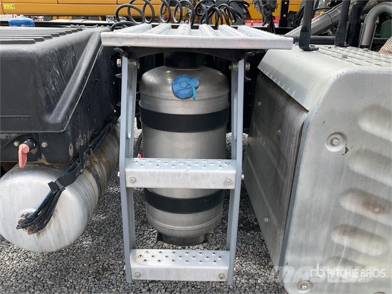 ELAM 550D 6x4 Tractocamion con Dormitorio / T/A Ca Vetopöytäautot