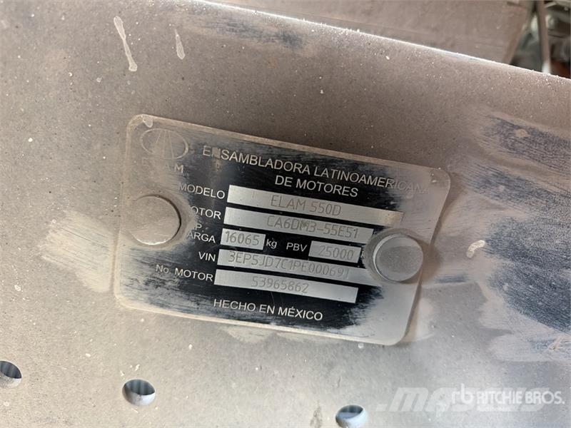 ELAM 550D 6x4 Tractocamion con Dormitorio / T/A Ca Vetopöytäautot