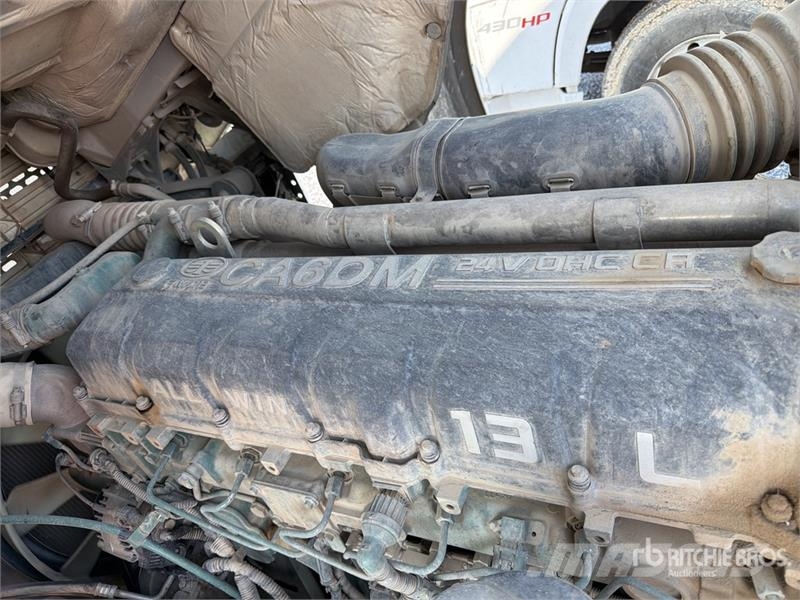 ELAM 550D 6x4 Tractocamion con Dormitorio / T/A Ca Vetopöytäautot