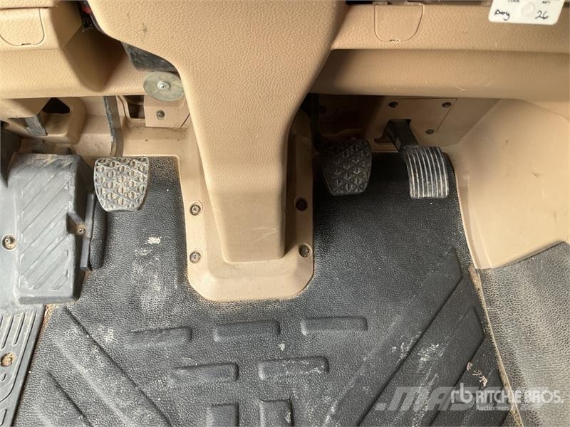 ELAM 550D 6x4 Tractocamion con Dormitorio / T/A Ca Vetopöytäautot