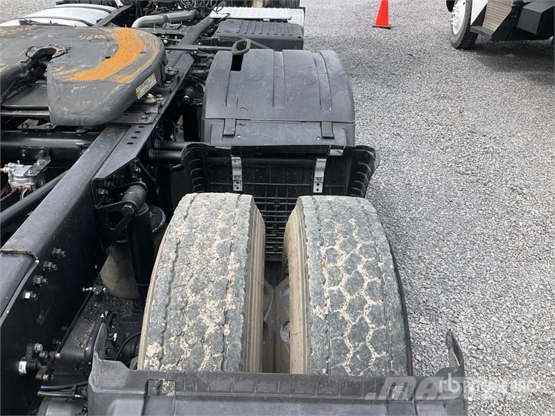 ELAM 550D 6x4 Tractocamion con Dormitorio / T/A Ca Vetopöytäautot