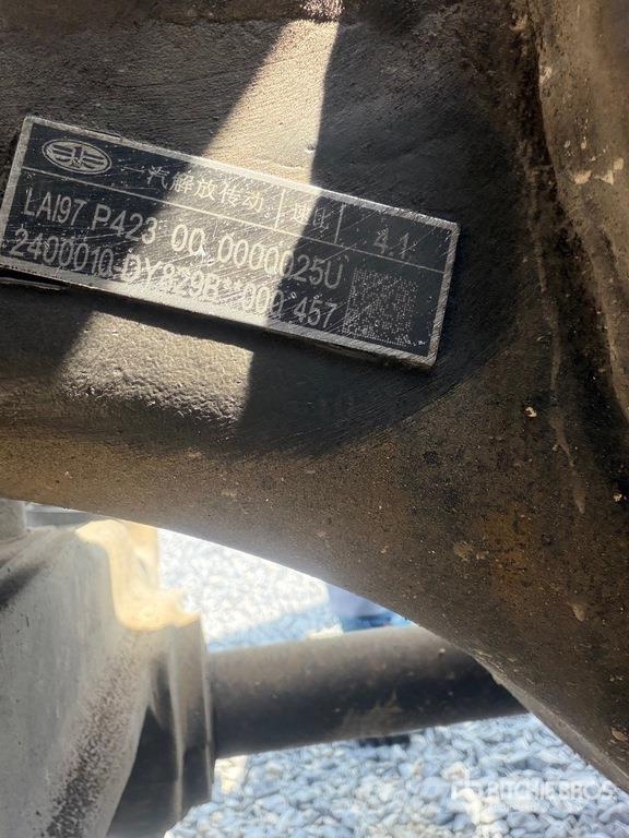 ELAM 550D 6x4 Tractocamion con Dormitorio / T/A Ca Vetopöytäautot