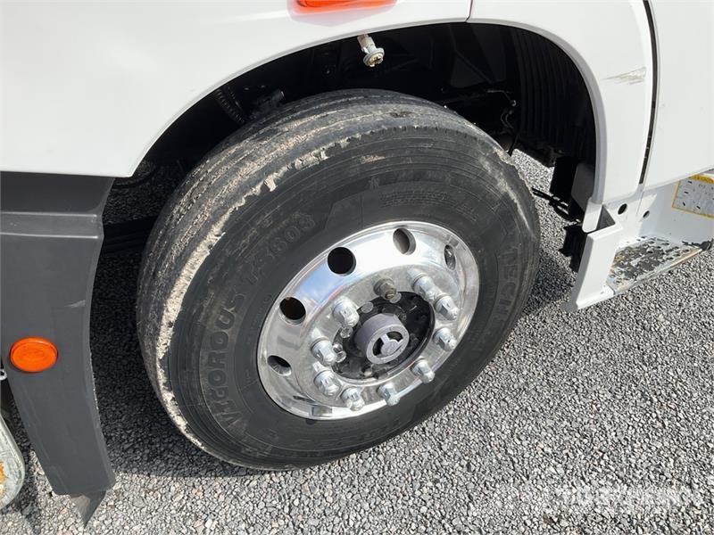 ELAM 550D 6x4 Tractocamion con Dormitorio / T/A Ca Vetopöytäautot