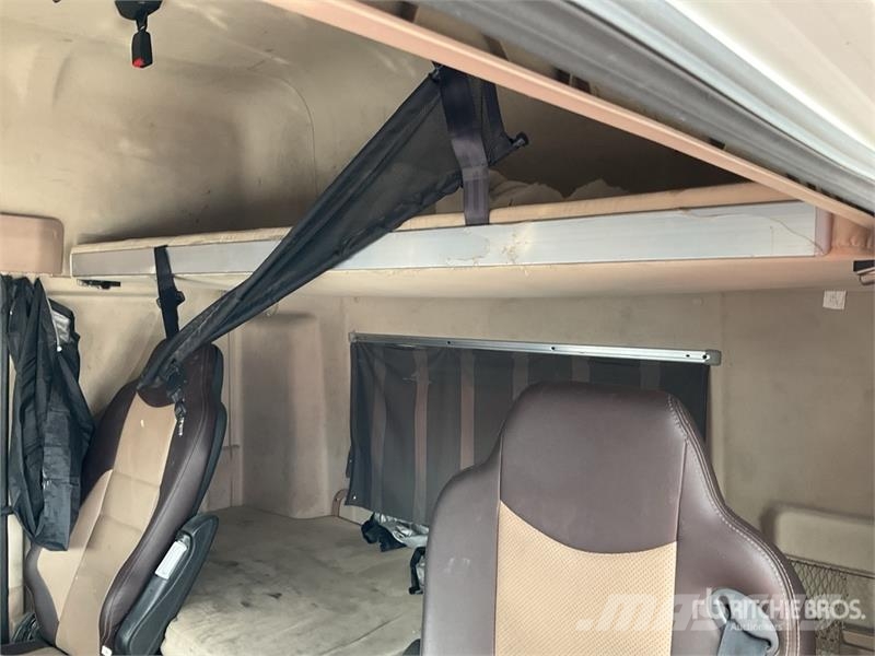 ELAM 550D 6x4 Tractocamion con Dormitorio / T/A Ca Vetopöytäautot