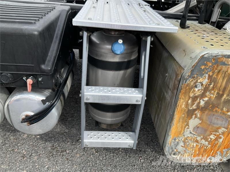 ELAM 550D 6x4 Tractocamion con Dormitorio / T/A Ca Vetopöytäautot
