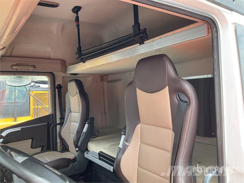 ELAM 550D 6x4 Tractocamion con Dormitorio / T/A Ca Vetopöytäautot
