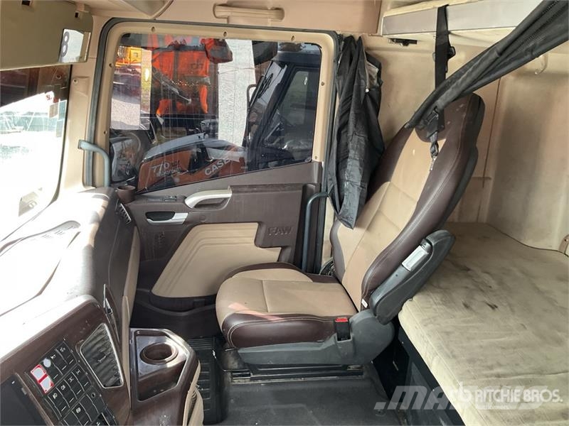ELAM 550D 6x4 Tractocamion con Dormitorio / T/A Ca Vetopöytäautot