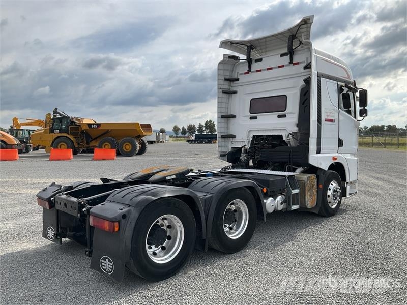 ELAM 550D 6x4 Tractocamion con Dormitorio / T/A Ca Vetopöytäautot