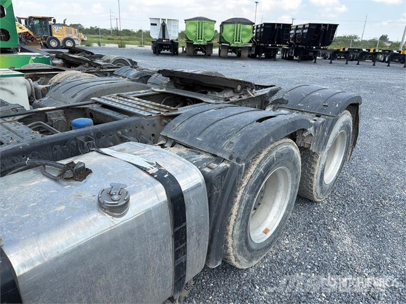 ELAM 550D 6x4 Tractocamion con Dormitorio / T/A Ca Vetopöytäautot
